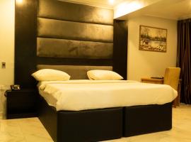 Peemos Hotel, Warri，位于瓦里的酒店