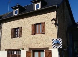 Maison au cœur d'un petit village，位于Goutrens的酒店