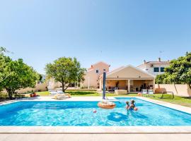 Villa Laranja-Limao - Family Retreat，位于阿泽陶的酒店