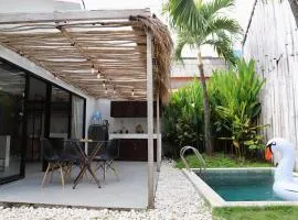 Private Pool Villa, Garden and Parking near Canggu