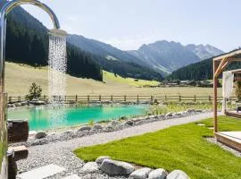 Traumhotel Alpina Superior -- Luxusurlaub auf der Alm mit Badesse