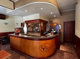 阿尔伯格卡拉酒店，位于蓬圣马丁的酒店