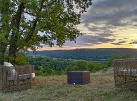 Quercynoise de Charme Piscine et vue sur Vallée du LOT，位于Balaguier-dʼOlt的酒店