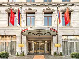 Ramada Hotel & Suites by Wyndham Yerevan，位于埃里温的酒店