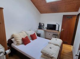 Cozy apartment in commercial centre for two，位于安达赫治的酒店
