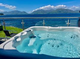 Loch Linnhe Waterfront Lodges with Hot Tubs，位于格伦科的酒店