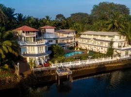 Stone Wood Riverfront Resort, Siolim，位于西奥利姆的酒店