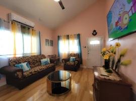 Comfortable Strategic Lodging Quarters，位于Spanish Town的酒店