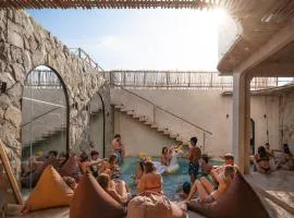 Atlas Gili Party Hostel