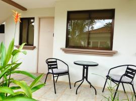 Coco Cabana Ground Floor Condo，位于科克的酒店
