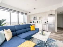 1BR Modern Condo - King Bed and Stunning City View