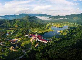 Katathong Golf Resort & Spa，位于攀牙的酒店