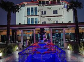 Hotel Bardhi，位于Kuçovë的带按摩浴缸的酒店