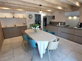 Gite 8 personnes Ussel Grande Maison rénovée，位于Ussel的酒店