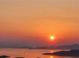 Golden Sunset- Χρυσό Ηλιοβασίλεμα