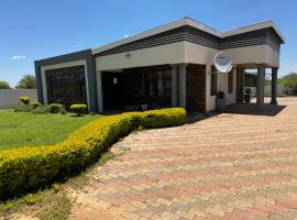 Castletown Villa，位于Serowe的酒店