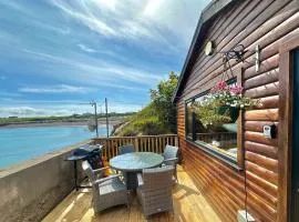 Cosy Portmor Log Cabin- Sea views, Deck & Relaxation