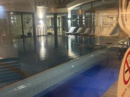 מרינה טוורס Marina towers，位于荷兹利亚B的酒店