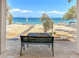 Stunning Apartment In Astros Kynourias，位于Áyios Andréas Arkadias的酒店