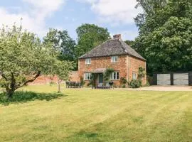 Cottages in the Walled Garden 18