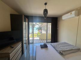 Krabi Greenday Hostel and Glamping，位于Ao Nang 的酒店