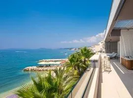 Paoma Luxury Beach Suite with jacuzzi