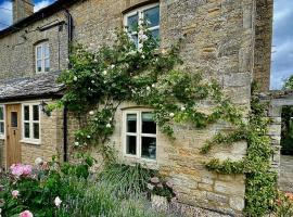 Cosy Cotswold Cottage with garden Quenington near Bibury，位于Quenington的酒店