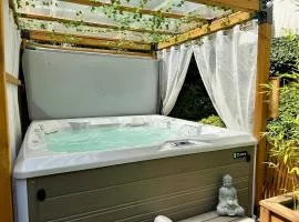 Chambre Cocoon dans une maison avec SPA et jardin en centre ville