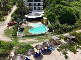 Manta Raya Hotel - right on the beach，位于Cuatunalco的酒店