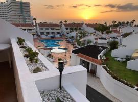 Apartamento Helena en Garden City con piscina climatizada，位于法纳贝海滩的酒店