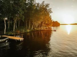 Come in! "Villa Haikka" Luxury house for 16 people by the lake in Pirkkala!，位于坦佩雷的度假屋