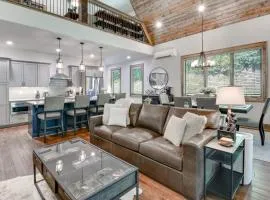 Home 6 Mi to Ski Sapphire Valley Bring Your Pups!