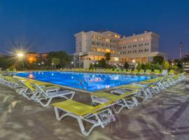 Grand Korfez Sports Village，位于Derince的酒店