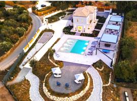 New Luxury Villa Rika Corfu- 5 bedrooms with Pool，位于古维亚的酒店