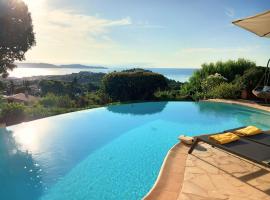 4-Star Private Villa with Heated Pool and Panoramic Sea View at Gulf de Saint Tropez，位于滨海卡瓦莱尔的酒店