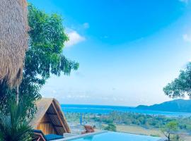 Sky Mountain Views，位于龙目岛库塔的带按摩浴缸的酒店