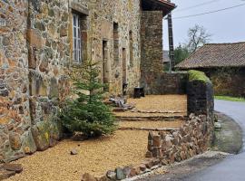 Lavallade12 Chambers d'hôtes，位于Roussines的酒店