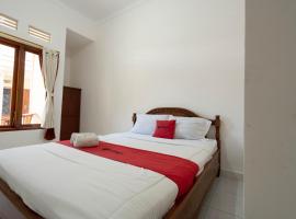 RedDoorz near Buleleng Harbour 2，位于新加拉惹的酒店