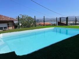 Casita Independiente y tres apartamentos con piscina Ladeira Playa，位于巴约讷的酒店