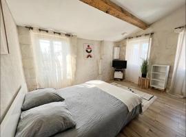Logement paisible avec parking，位于拉罗谢尔的酒店