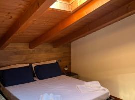 Luna's Home-10 minutes from Ponte di Legno，位于埃多洛的酒店