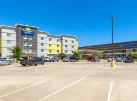 Days Inn & Suites by Wyndham Lubbock Medical Center