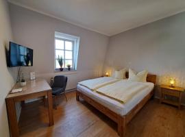 Hotel zum Hirsch，位于Lucka的酒店
