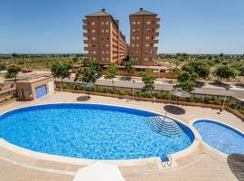 Apartamento equipado en la playa Torre la Sal，位于卡瓦内斯的酒店