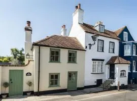 Quaint 18th Century Cottage in Lymington