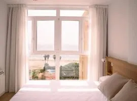 Luminoso estudio con vistas al mar