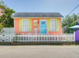 Colorful Coastal Cottage in Galveston Near Beach!