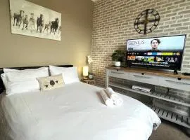 Charming, Cozy Apartment, 2 mins from the Beach