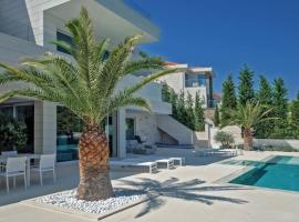 Villa in Island of Brač Extreme Lux Infinity Pool x12PAX，位于塞尔察的酒店