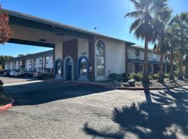 Studio 6 Suites Cameron Park, CA Folsom，位于Cameron Park的酒店